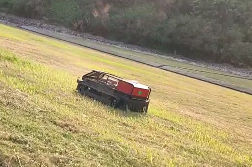 zero-turn lawn mower